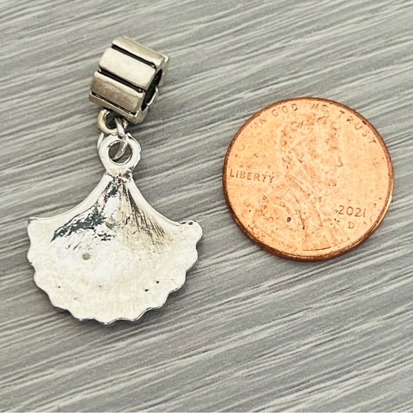 Blue enamel & Clear crystals, silver plated Sea Shell Bracelet charm - Picture 6 of 6